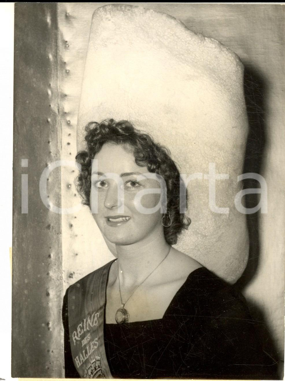 Fotografia d epoca originale 1956 PARIS Henriette SAVART Ã©lue nouvelle Reine des Halles Photo 14x18 cm 1
