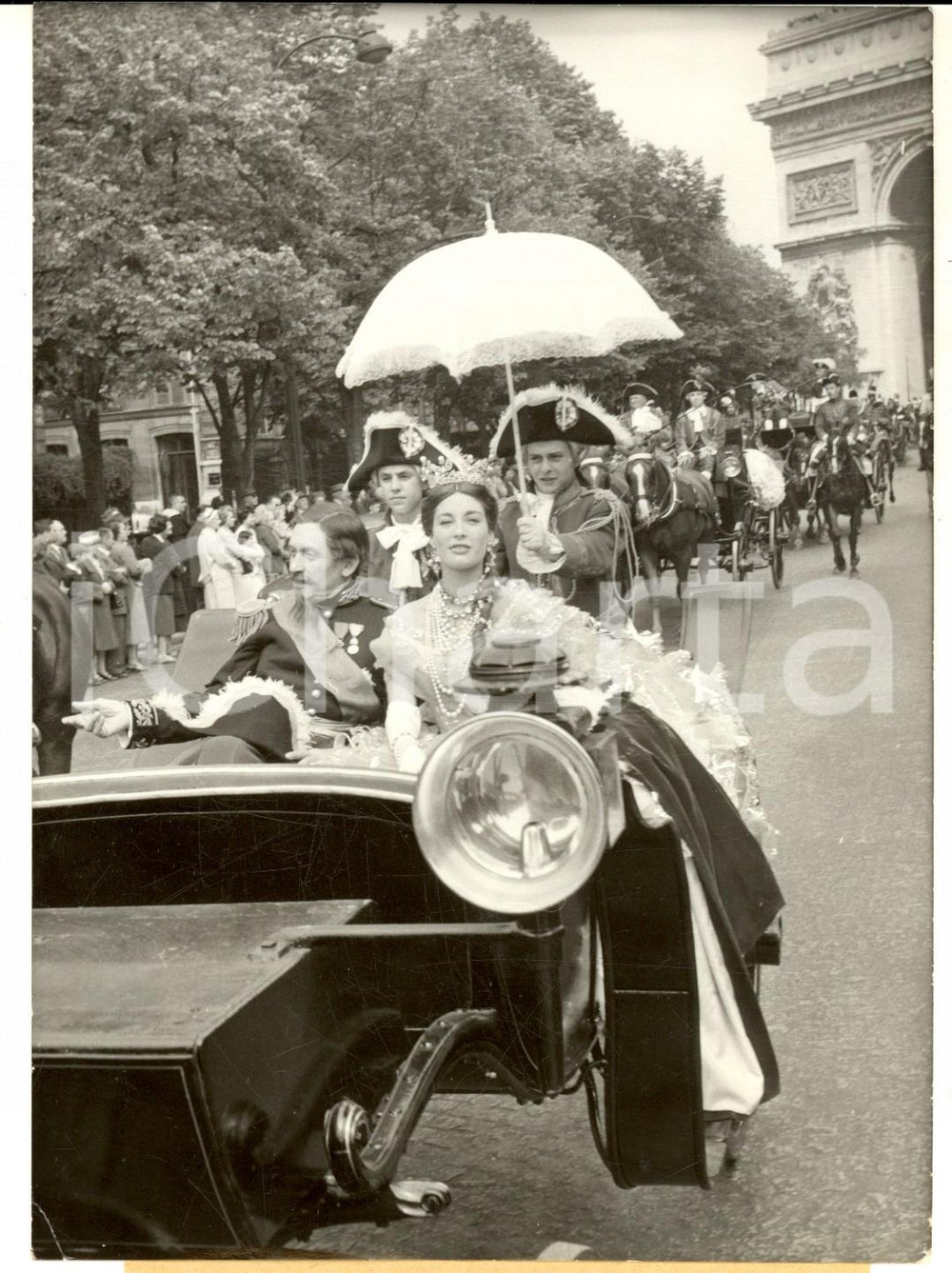 Fotografia d epoca originale 1959 PARIS Jean MARSAC et Lise BOURDIN habillÃ©s en NapolÃ©on III et EugÃ©nie Photo 1