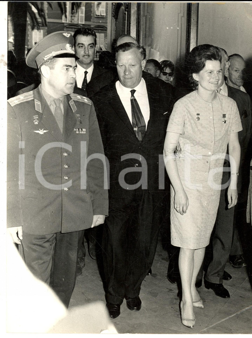 Fotografia d epoca originale 1965 MENTON Astronauti Valentina e Adrian NIKOLAEV ricevuti dal sindaco Foto 1