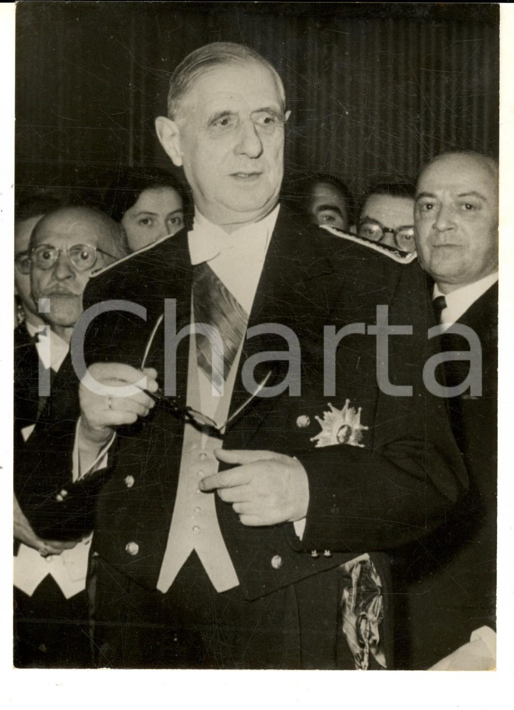 1959 PARIS Charles DE GAULLE avec la Légion d'Honneur au bal ST. CYRIENNE *Photo