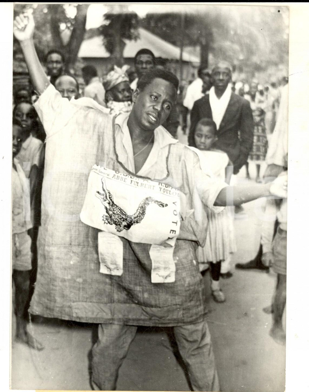 Fotografia d epoca originale 1959 BRAZZAVILLE CONGO Un supporter del premier Fulbert YOULOU Foto 1