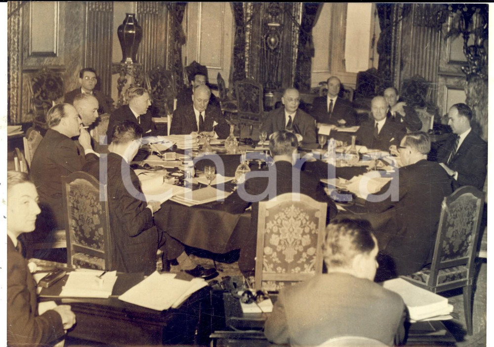 Fotografia d epoca originale 1960 PARIS RÃ©union ministres MarchÃ© Commun TAVIANI  ETZEL  GISCARD D ESTAING 1