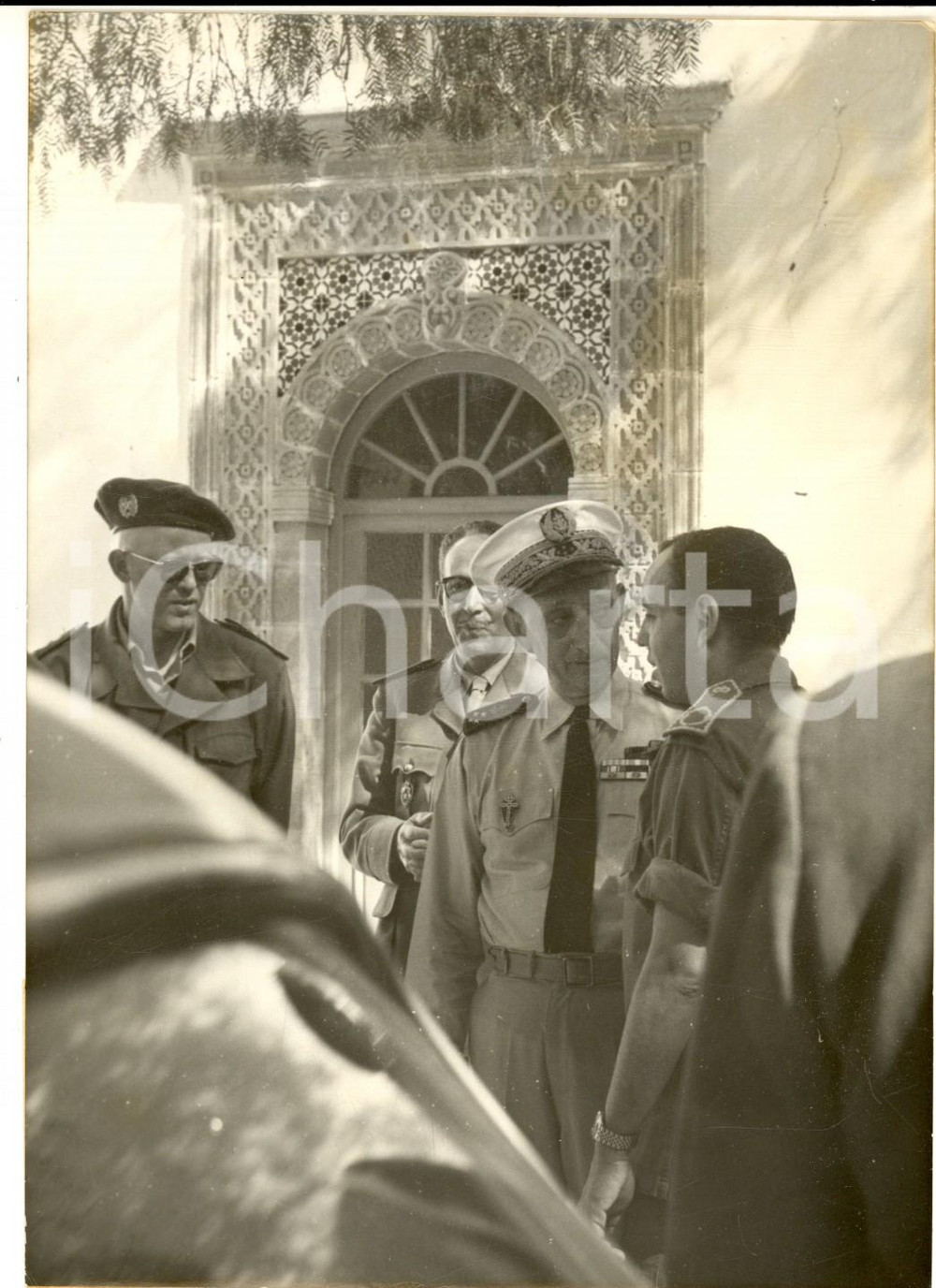 Fotografia d epoca originale 1960 AGADIR MAROCCO Principe Moulay HASSAN sul luogo del terremoto Foto 14x18 1