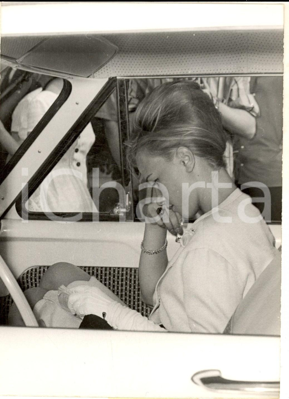 Fotografia d epoca originale 1961 NICE Anushka raggiunge in auto il fidanzato Karim AGA KHAN Foto 13x18 1
