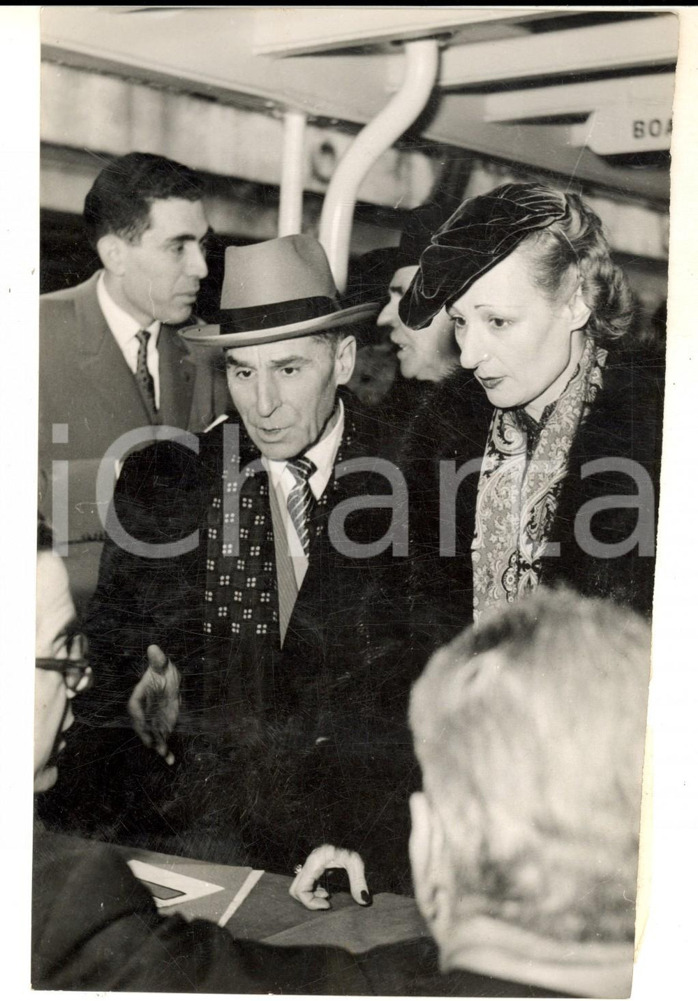 Fotografia d epoca originale 1955 GENOVA Imbarco invitati nozze di Maria Pia di SAVOIA  Col. Laerte ZANOTTI 1