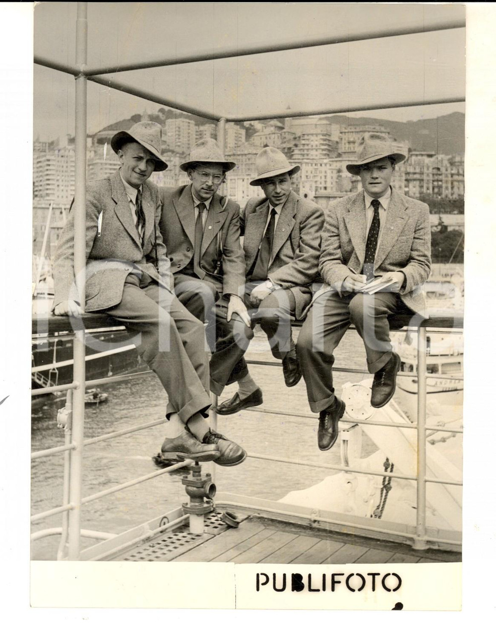 Fotografia d epoca originale 1955 GENOVA Partenza DYHRENFURTH Expedition per l Himalaya Foto DANNEGGIATA 1