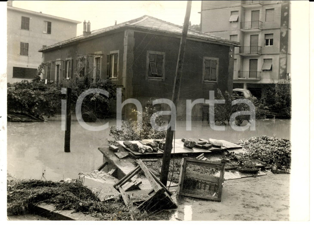 Fotografia d epoca originale 1961 RECCO GE Paese devastato da un violento nubifragio Foto 18x13 cm 1