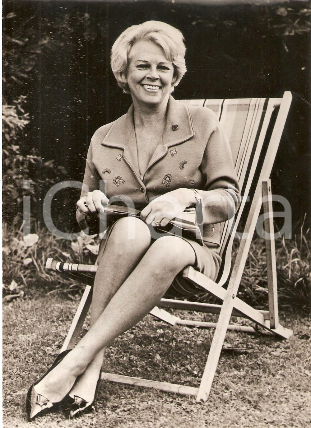 Fotografia d epoca originale 1968 UK Patricia CRABB wife of Lionel Buster CRABB Royal Navy frogman Foto 12x17 1