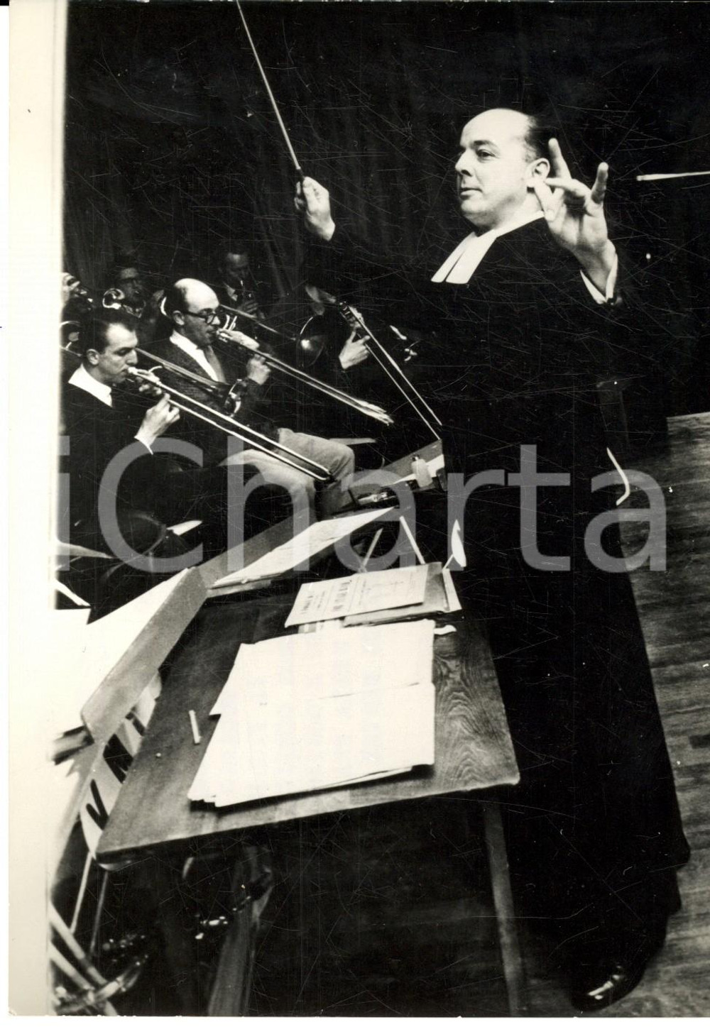Fotografia d epoca originale 1965 LONDON Padre SOLOMON dirige la sua orchestra a BEULAH HILL Foto 13x18 cm 1