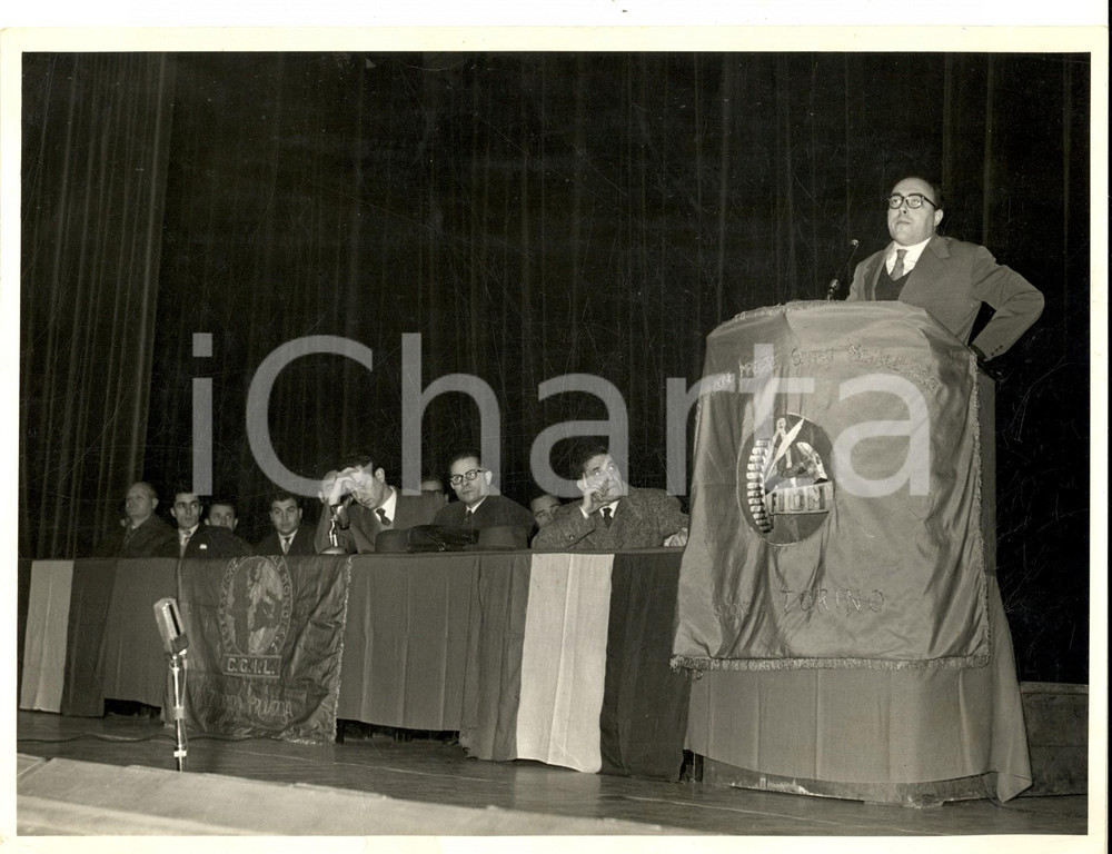 Fotografia d epoca originale 1957 TORINO Teatro ALFIERI  Vittorio FOA al comizio CGIL Foto18x24 cm 1