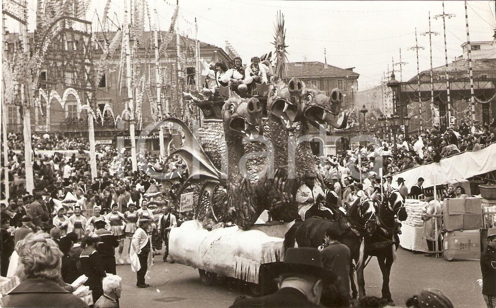Fotografia d epoca originale 1959 NICE FRANCE Sfilata di CARNEVALE a tema lunare per allunaggio LUNIK Foto 1