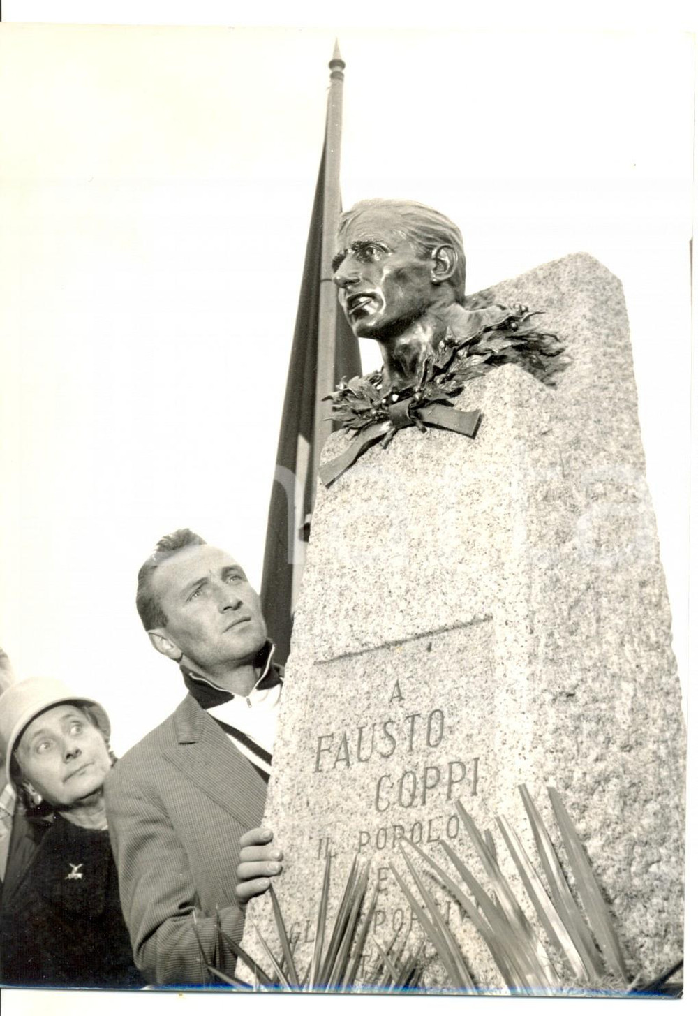 Fotografia d epoca originale 1960 MADONNA DEL GHISALLO Scoprimento busto Fausto COPPI di Paolo TODESCHINI 1