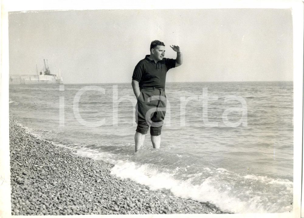 Fotografia d epoca originale 1973 MARGARET S BAY Antonio ABERTONDO the first man to swim English Channel 1