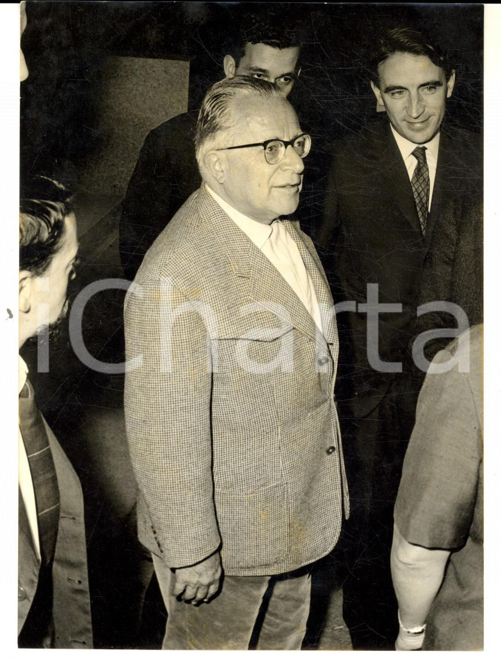 Fotografia d epoca originale 1960 ca AOSTA Palmiro TOGLIATTI va a visitare Pietro NENNI in ospedale Foto 1