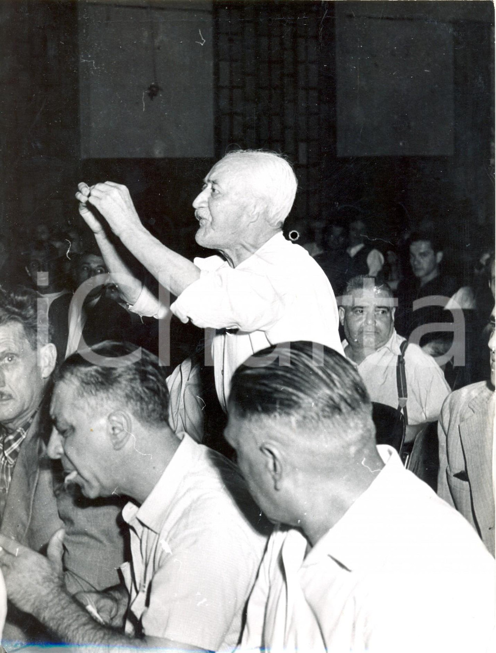 Fotografia d epoca originale 1950 ca GENOVA Protesta di un panettiere alla Camera del Lavoro Foto 18x24 cm 1