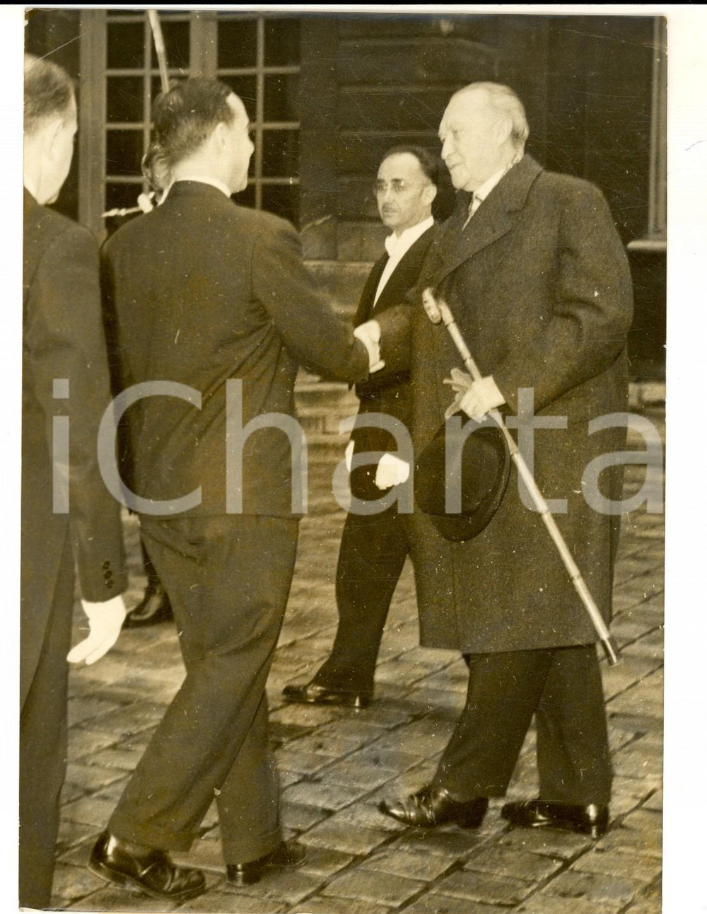 Fotografia d epoca originale 1959 PARIS Michel DEBRE  accoglie Konrad ADENAUER all Hotel MATIGNON Foto 1
