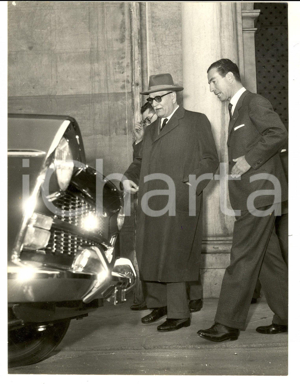 Fotografia d epoca originale 1959 GENOVA Presentazione FIAT 1800 al gen. RUFFINI comandante porto Foto 1