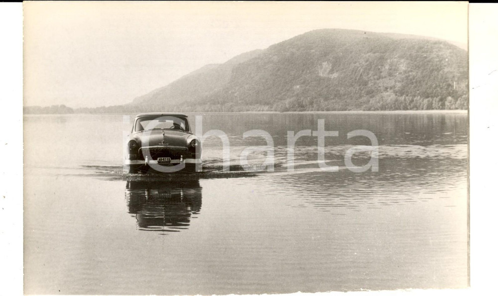 Fotografia d epoca originale 1961 UNGHERIA  CLIMA  Automobile attraversa il Danubio in secca Foto 18x13 1