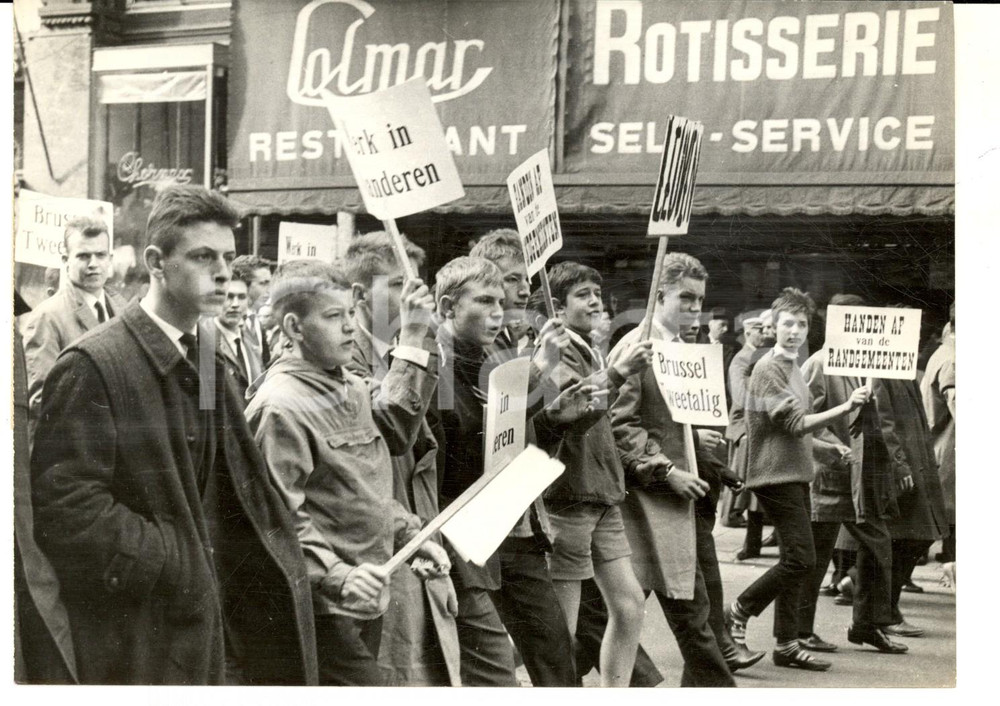 Fotografia d epoca originale 1961 BRUXELLES Fiamminghi protestano contro la francesizzazione Foto 18x13 1