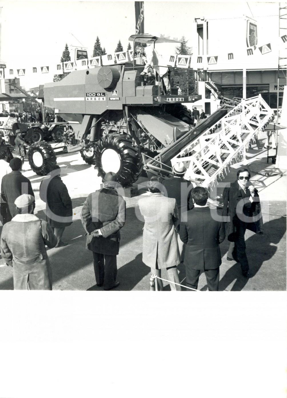 Fotografia d epoca originale 1973 VERONA  75 FIERA INTERNAZIONALE DELL AGRICOLTURA  Mietitrebbia Arbos 100 1