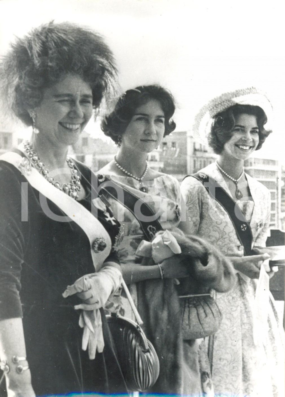 Fotografia d epoca originale 1962 ATENE  FESTA INDIPENDENZA Federica di Grecia le principesse Sofia e Irene 1