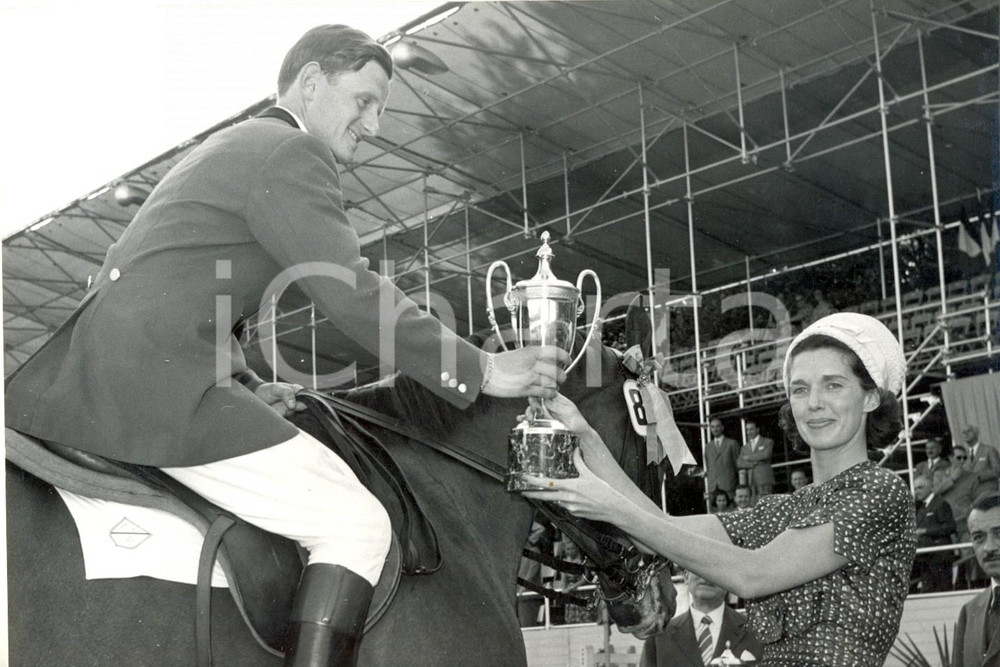 Fotografia d epoca originale 1960 NICHELINO TO  Concorso Ippico Internazionale  Graziano MANCINELLI Foto 1