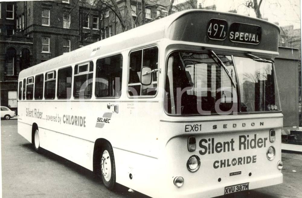 Fotografia d epoca originale 1973 UK Lotta all inquinamento  Primo autobus a batterie Silent Rider Chloride 1