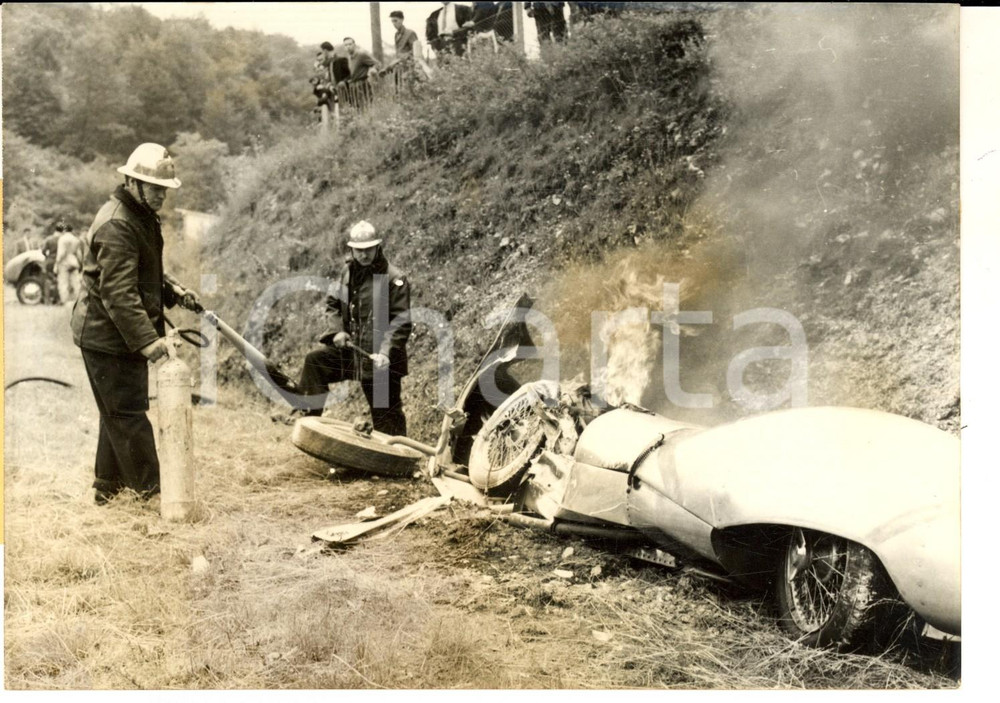 1957 GRAND PRIX DE ROUEN La vettura di Ron FLOCKHART dopo l'incidente *Foto
