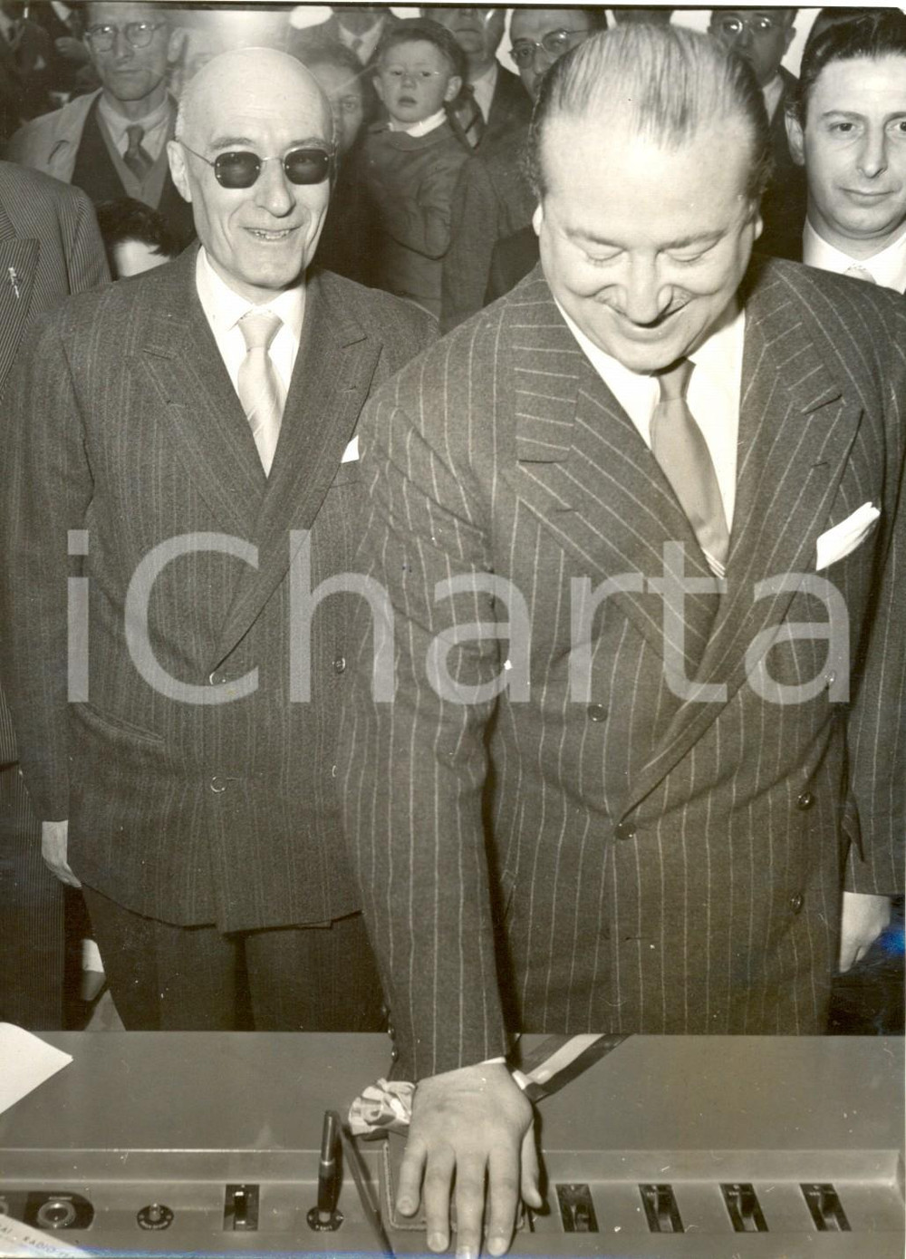 Fotografia d epoca originale 1953 PORTOFINO Cristiano RIDOMI preme pulsante del nuovo trasmettitore RAI GE 1 1