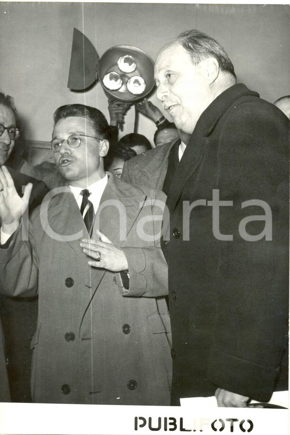 Fotografia d epoca originale 1955 ROMA Mostra d arte artisti sordomuti  Salvatore REBECCHINI inaugura evento 1