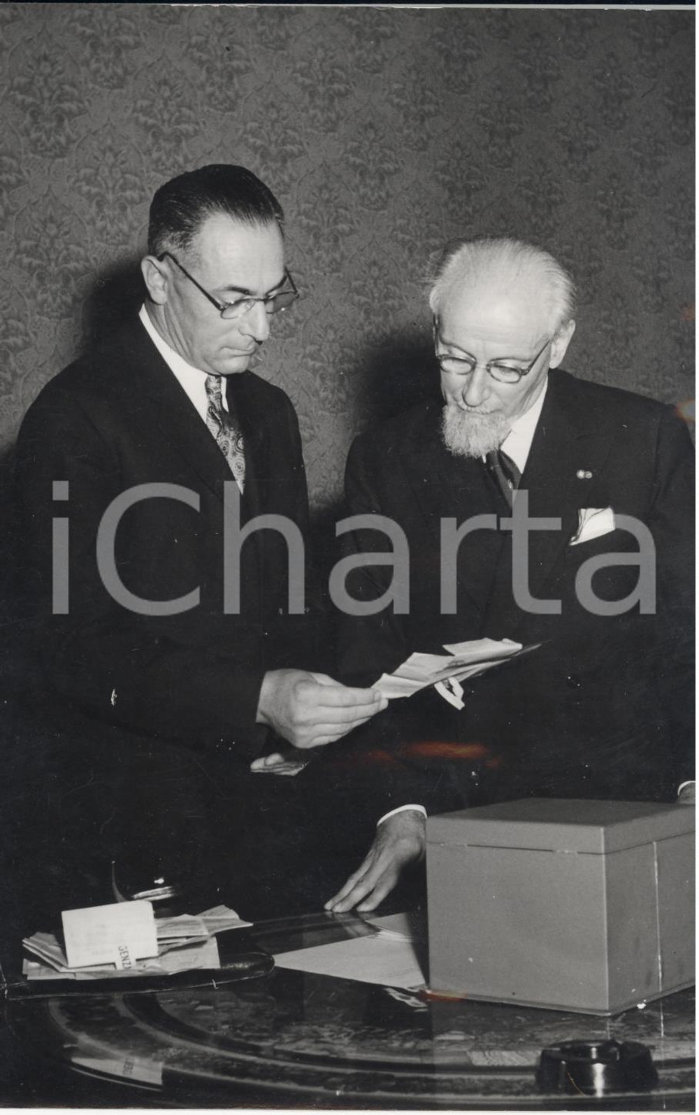 Fotografia d epoca originale 1953 TORINO Enrico MATTEI ed Eligio PERUCCA prima della laurea ad honorem Foto 1