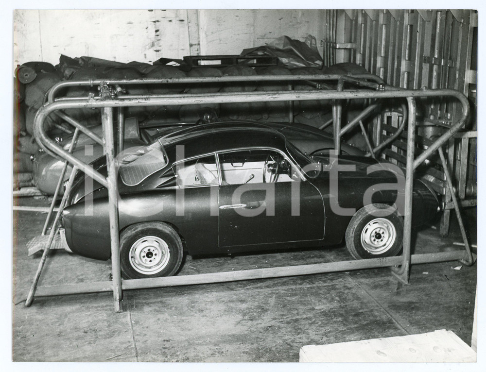 Fotografia d epoca originale 1958 PORTO DI GENOVA  FIAT ABARTH 750 ZAGATO su nave cargo Star Mariner Foto 1