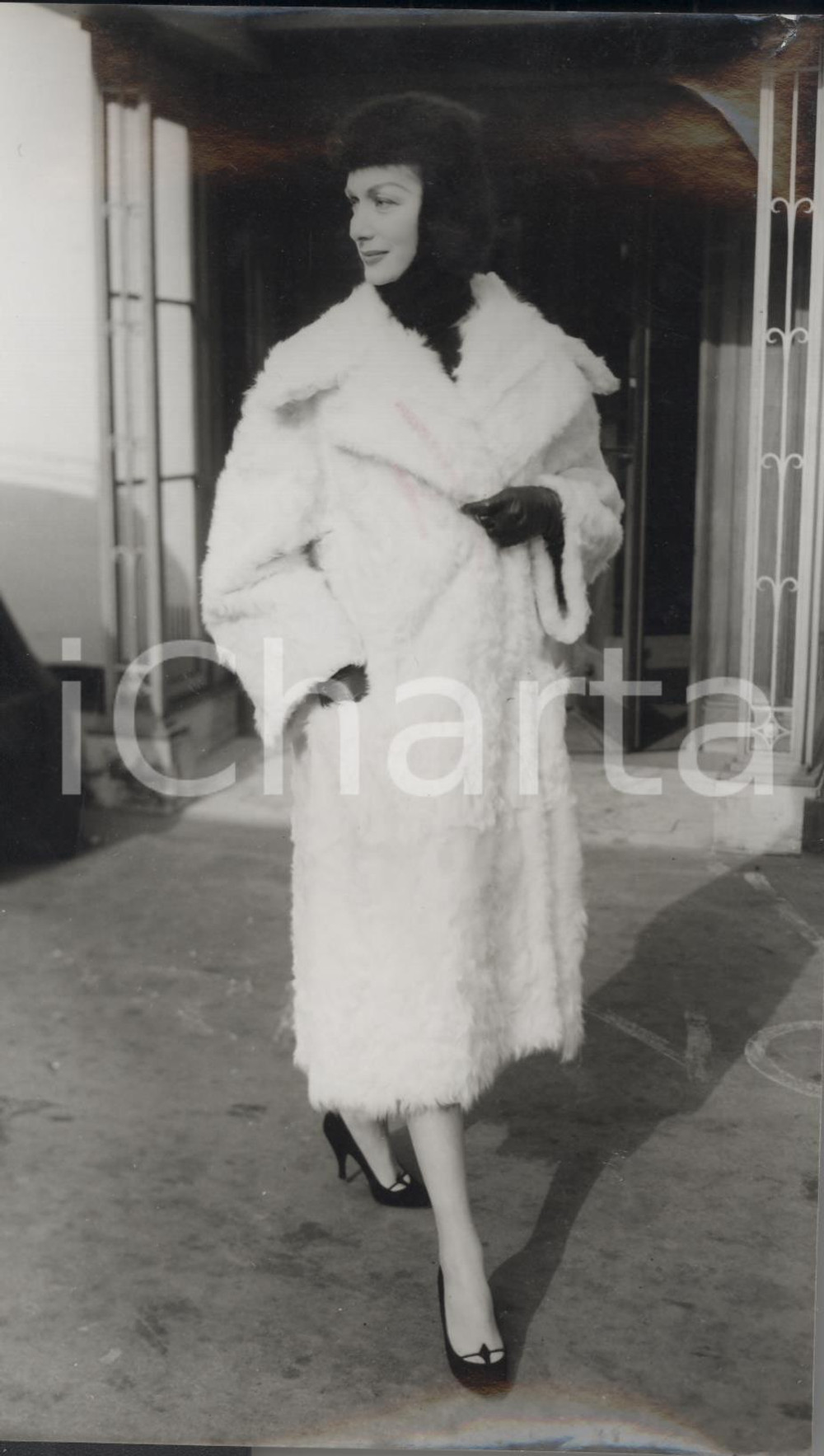Fotografia d epoca originale 1956 LONDON Helen CONNOR wears coat by BRADLEY s fur collection Photo Fashion 1