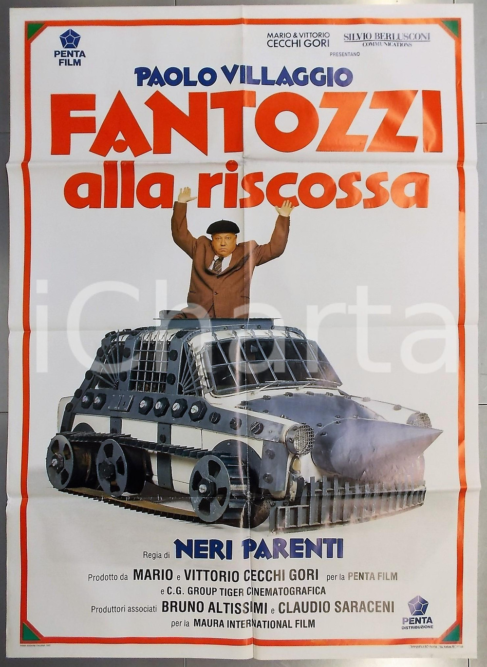 1990 FANTOZZI ALLA RISCOSSA Paolo VILLAGGIO Milena VUKOTIC *Manifesto 100x140 cm DIMENSIONI: 100x140 cm CONDIZIONI: POOR (profondi segni di usura in corrispondenza delle piegature, forellini)    originale e autentica 1