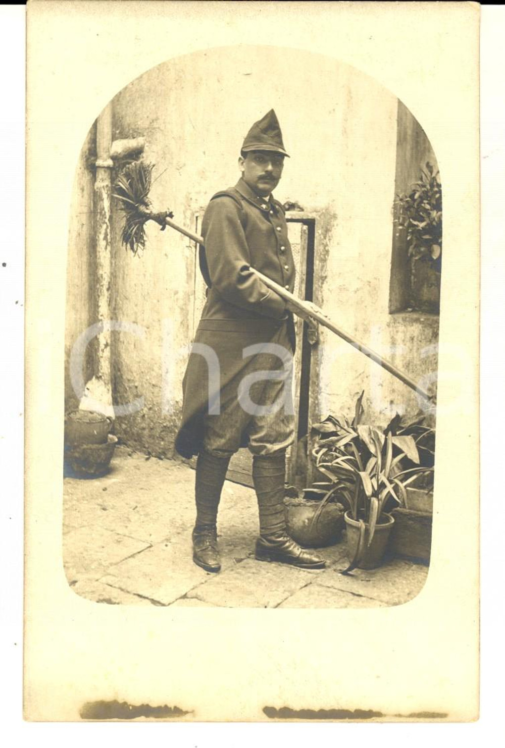 Fotografia d epoca originale 1916 WW1 REGIO ESERCITO Ritratto di ufficiale con la ramazza  Foto cartolina 1