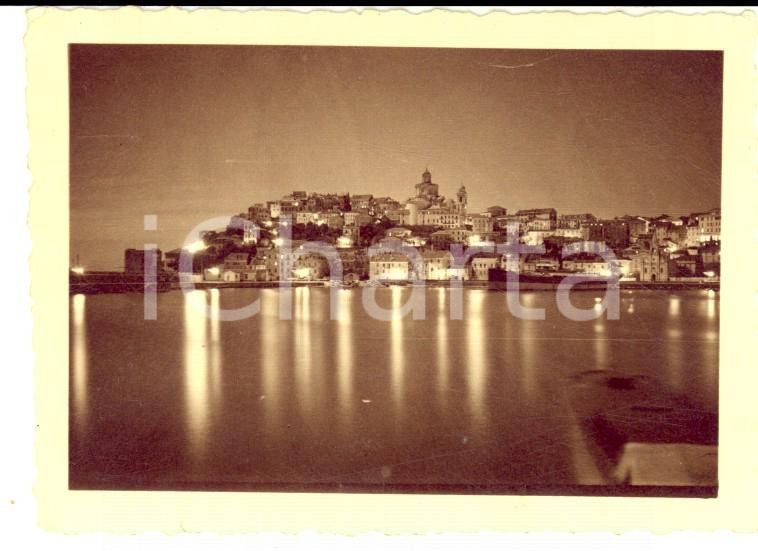 Fotografia d epoca originale 1925 ca PORTO MAURIZIO Veduta notturna con rilfessi sul mare Foto VINTAGE 9x7 1