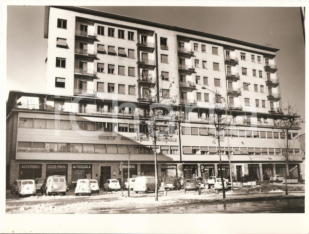 Fotografia d epoca originale 1975 ca VOGHERA Palazzo  SAI Automobile Club PAVIA Autoscuola DE PIAGGI Foto 1