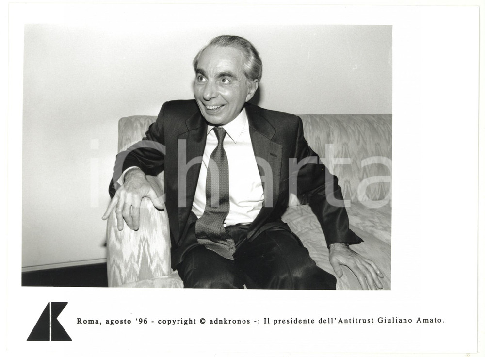 Fotografia d epoca originale 1996 ROMA Giuliano AMATO presidente ANTITRUST sorride ai giornalisti  Foto 1
