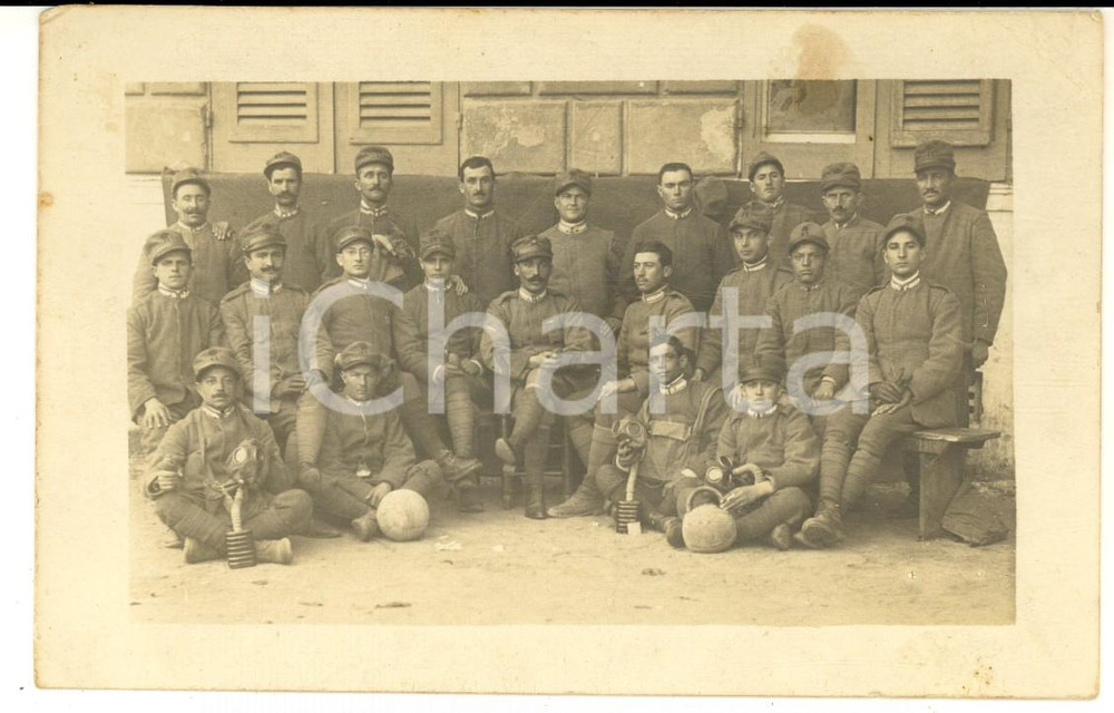 Fotografia d epoca originale 1915 WW1 ZONA DI GUERRA Soldati 41Â° fanteria con bombe e maschere antigas Foto 1