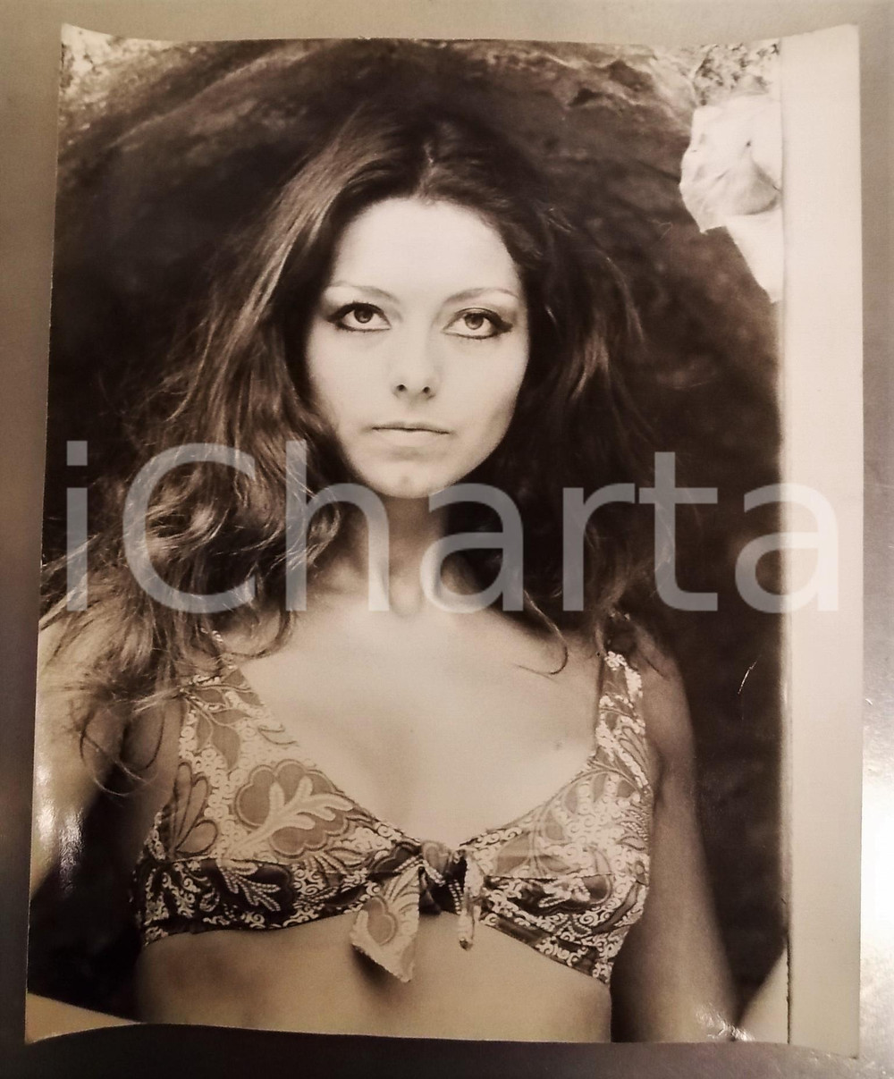 Fotografia d epoca originale 1970 ca ITALIA Ritratto di Tamara BARONI in bikini tra le rocce Foto 24x30 cm 1