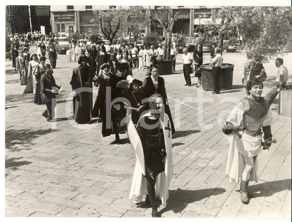 Fotografia d epoca originale 1992 GENOVA Piazza Giacomo Matteotti  Passaggio corteo storico Foto VINTAGE 1