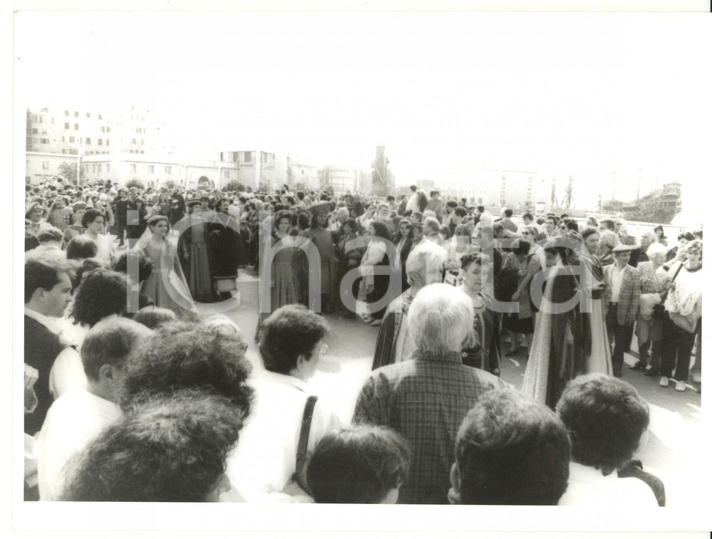 Fotografia d epoca originale 1992 GENOVA Sosta del corteo storico Fotografia VINTAGE 24x18 1
