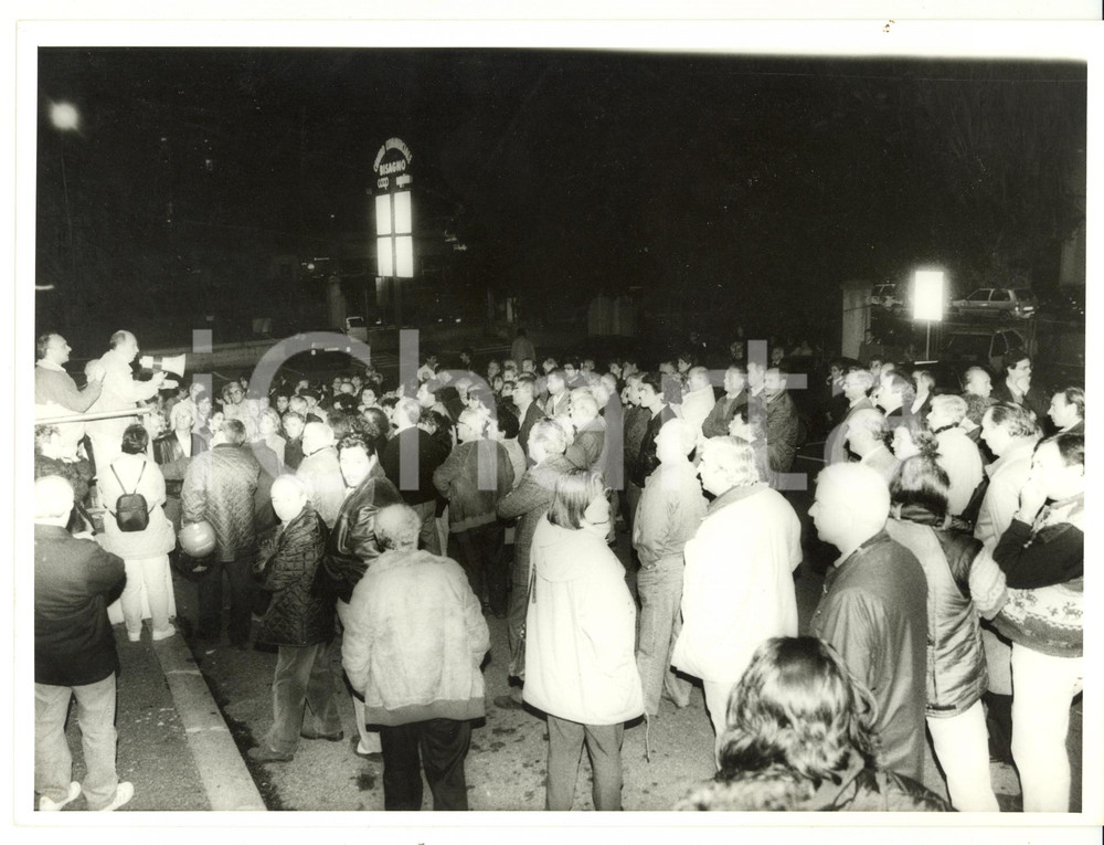 Fotografia d epoca originale 1996 GENOVA Comizio al Centro Commerciale BISAGNO  Foto VINTAGE 24x18 cm 1