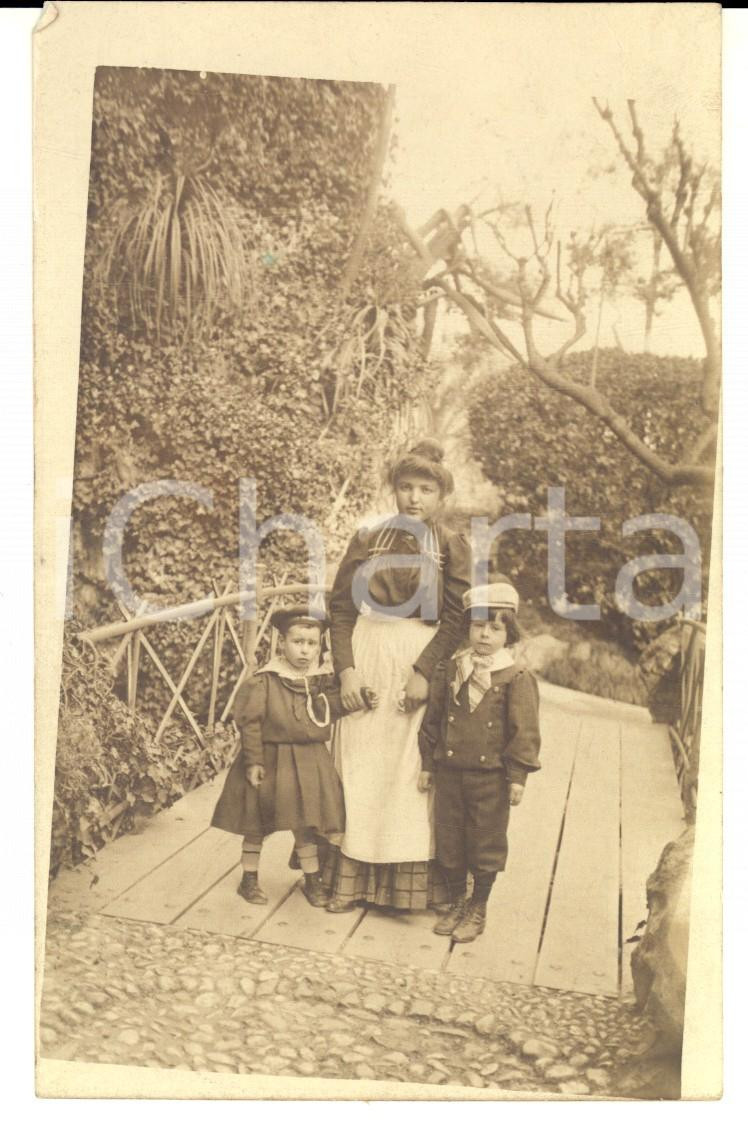 Fotografia d epoca originale 1910 ca LIGURIA ? Ritratto di governante con due bambini  Foto cartolina 1