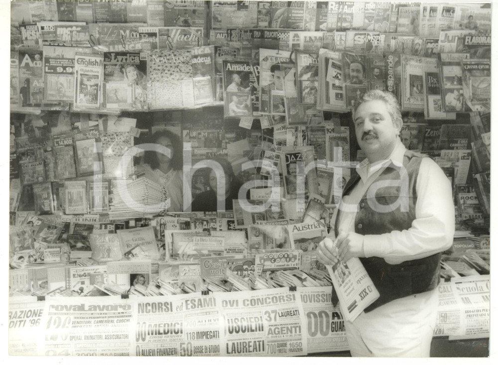 Fotografia d epoca originale 1990 ca GENOVA Edicola a conduzione familiare Fotografia VINTAGE 24x18 1