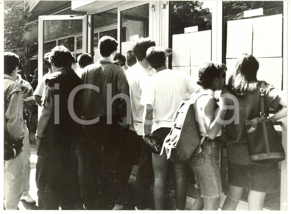 Fotografia d epoca originale 1994 GENOVA Liceo scientifico CASSINI  Esiti esami di maturitÃ  Foto VINTAGE 1
