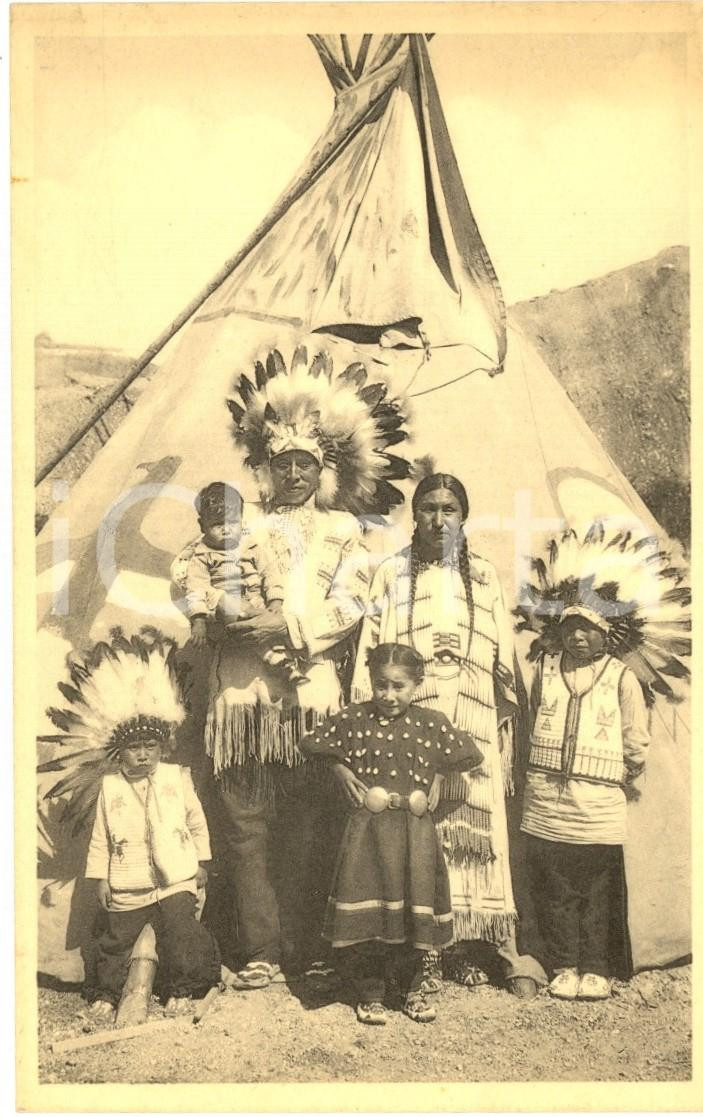 Cartolina originale da collezione 1935 EXPO BRUSSELS American Indian Village  Family of real SIOUX Postcard 1