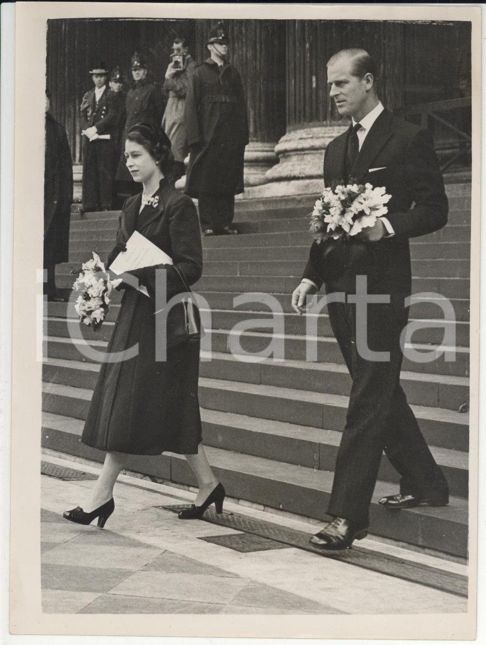 Fotografia d epoca originale 1953 LONDON Maundy Money  Queen Elizabeth leaving St. Paul s Cathedral Photo 1