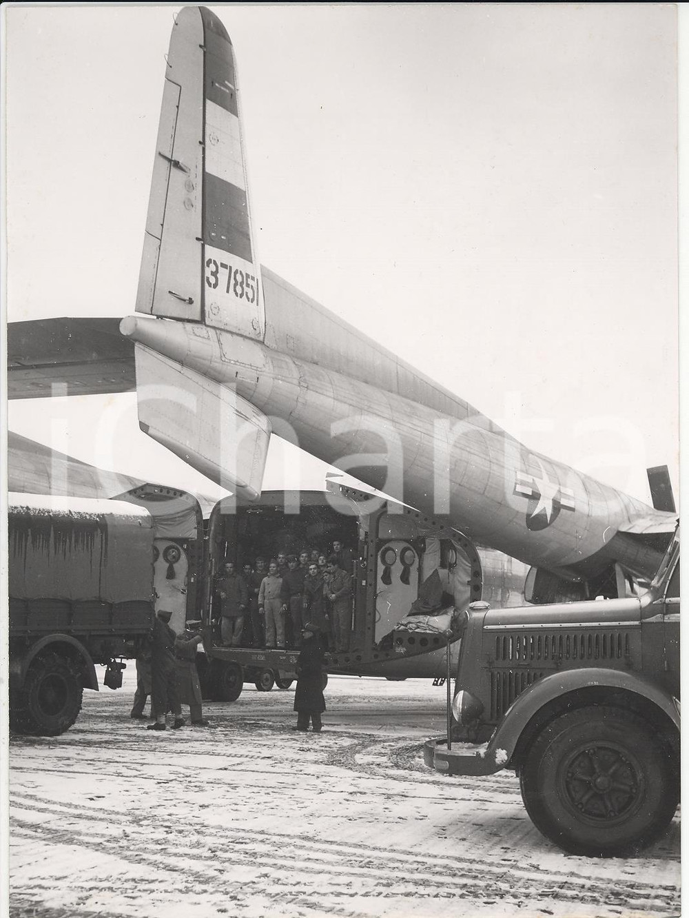 1956 ROMA - CIAMPINO Arrivo dei soccorsi americani per maltempo in Centro Italia