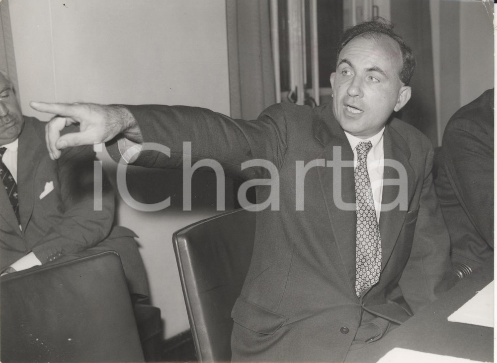 Fotografia d epoca originale 1958 LONDON Shell Mex House  Denis LYONS at Black Knight Press Conference Foto 1